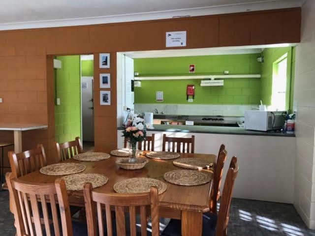 Batemans Bay Holiday Park & Hostel Екстериор снимка