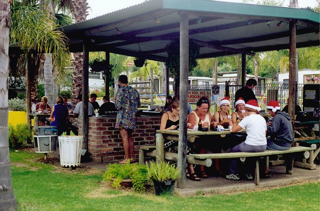 Batemans Bay Holiday Park & Hostel Екстериор снимка